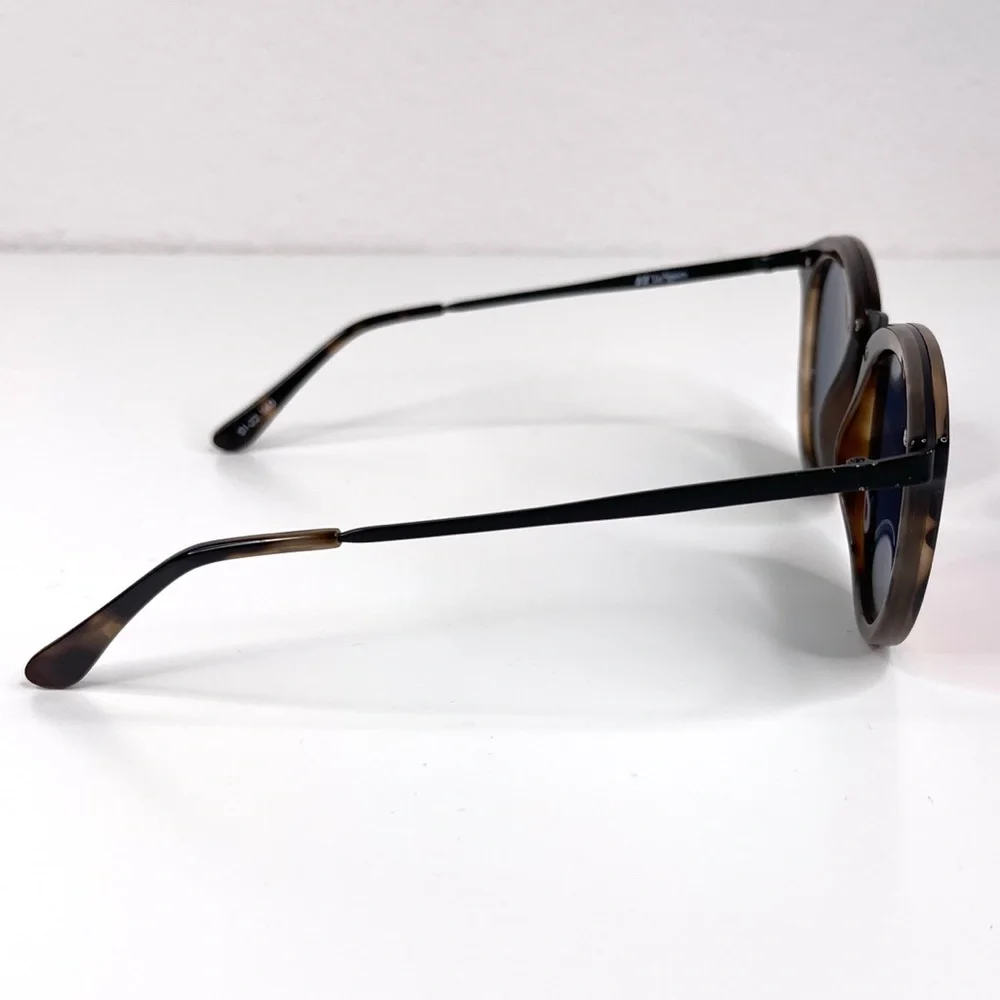 LE SPECS No Smirking Round Sunglasses New Volcanic Tort / Black